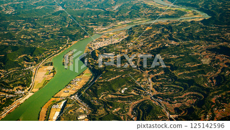 View From Airplane Window On Surroundings Of Chengdu, China. Min River In Central Sichuan Province. Tributary Of Upper Yangtze River, Which Flows Through Chengdu And Joins At Yibin. Mountainous Wooded View From Airplane Window On Surroundings Of Chengdu, China. Min River In Central Sichuan Province. Tributary Of Upper Yangtze River, Which Flows Through Chengdu And Joins At Yibin. Mountainous Wooded 125142596