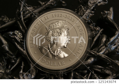 Australian investment silver coin and capsule 1 dollar 1952-2022. 125143074
