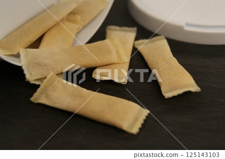 A box of snus pads is a substitute for smokeless cigarettes. Swedish nicotine pouches A box of snus pads is a substitute for smokeless cigarettes. Swedish nicotine pouches 125143103