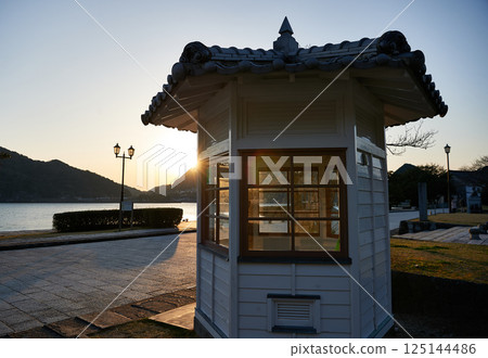 Misumi Port, Kumamoto Prefecture: A rare retro public telephone booth Misumi Port, Kumamoto Prefecture: A rare retro public telephone booth 125144486