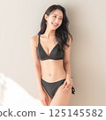 泳裝工作室拍攝的女人 125145582