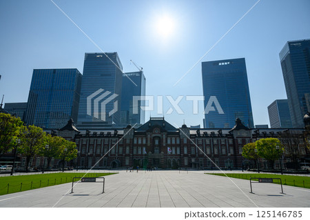 Skyscrapers and Tokyo Station 125146785