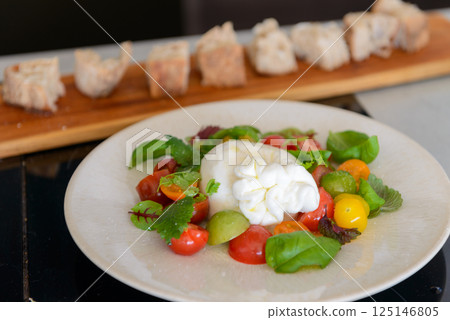 布拉塔奶酪，布拉塔奶酪，新鮮奶酪 125146805