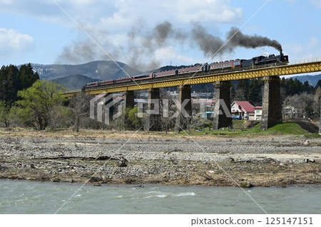 Banetsu Monogatari steam locomotive going through the Ichinotogawa Bridge on the Ban-Etsusai Line 125147151