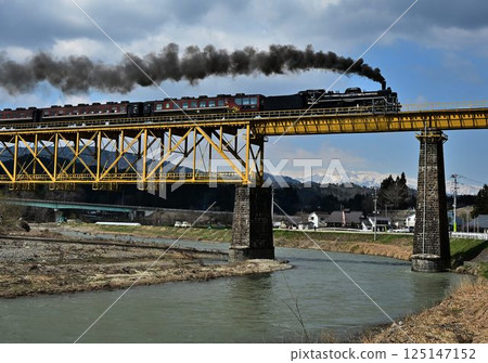盤越物語蒸汽機車通過盤越線一之戶川大橋 125147152