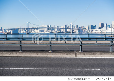 [Toyosu Bridge] Early morning view of the bridge and city 125147516