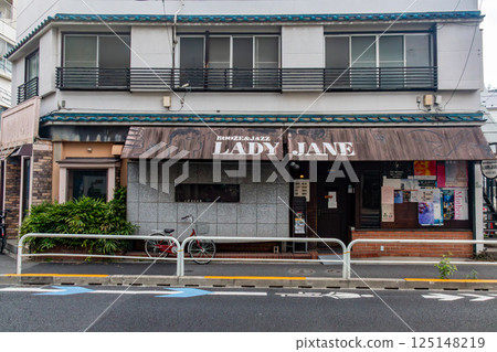 A legendary jazz bar that has been in the residential area of Shimokitazawa for a long time A legendary jazz bar that has been in the residential area of Shimokitazawa for a long time 125148219