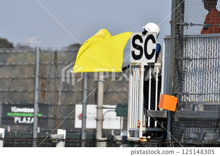 比賽中出現黃旗和領航車 125148305