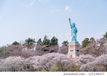 Statue of Liberty in Oirase Town, Aomori Prefecture, spring scenery 125148437