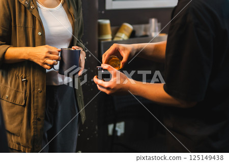 Barista coaching teaching woman to brew coffee in cafe. 125149438