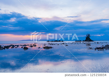 (Toyama Prefecture) Amaharashi Coast, Spring Dawn 125150034