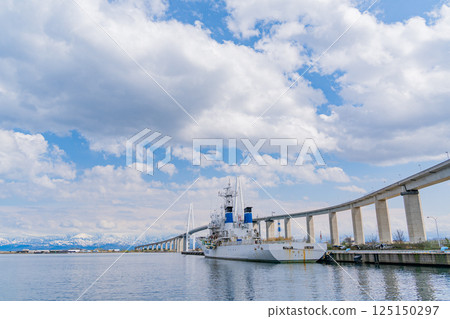(Toyama Prefecture) Kaiwomaru Park, Shinminato Bridge and patrol boat 125150297