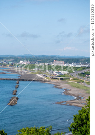 藍色的大海和城市 125150359