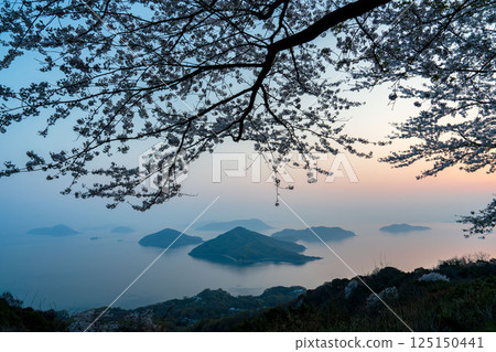 雄偉的秀德山景色 125150441