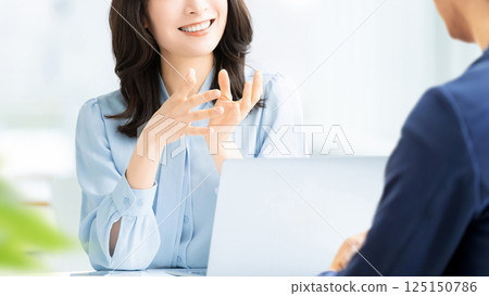Two male and female businessmen making a meeting 125150786