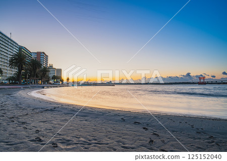 A view of Bentenjima Seaside Park and its row of accommodation facilities before sunrise in Hamamatsu City (Shizuoka Prefecture) A view of Bentenjima Seaside Park and its row of accommodation facilities before sunrise in Hamamatsu City (Shizuoka Prefecture) 125152040
