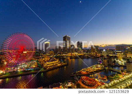 月亮與港未來夜景 125153629