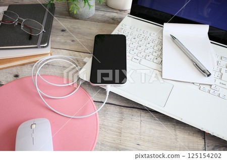 Smartphone and PC data transfer, synchronization, and transfer Smartphone and PC data transfer, synchronization, and transfer 125154202