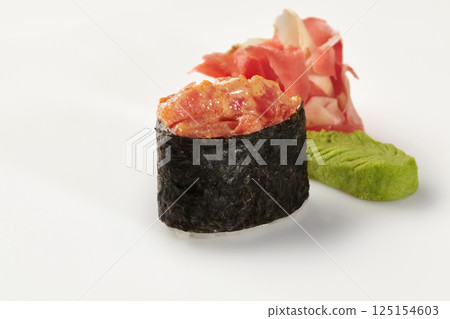 Gunkan maki sushi with spicy tuna, ginger and wasabi on white background 125154603