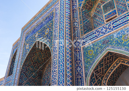 Tilya-Kori Madrasah facade, Islamic decoration details 125155130