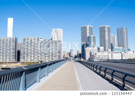 [Toyosu Bridge] Early morning view of the bridge and city 125156447