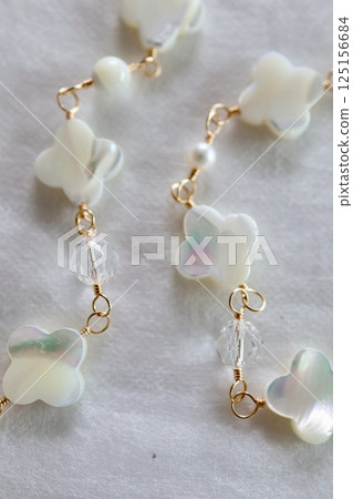 Flower-shaped shell long necklace (white pearl shell) Flower-shaped shell long necklace (white pearl shell) 125156684