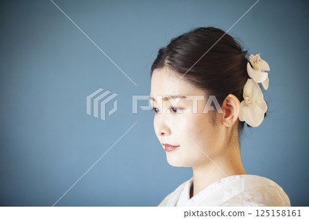 Bride in a pure white kimono Bride in a pure white kimono 125158161