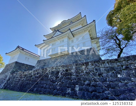 Odawara Castle tower shining against the blue sky Odawara Castle tower shining against the blue sky 125158332