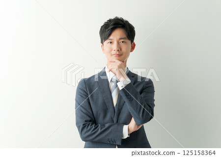 穿西裝的男人的肖像 125158364