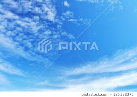 秋天天空和雲彩 125158375