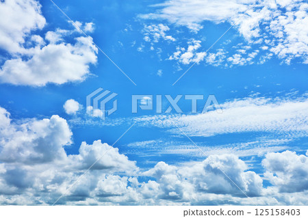 夏天藍天和雲彩 125158403