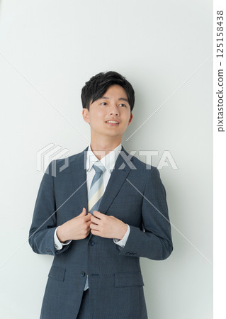 穿西裝的男人的肖像 穿西裝的男人的肖像 125158438