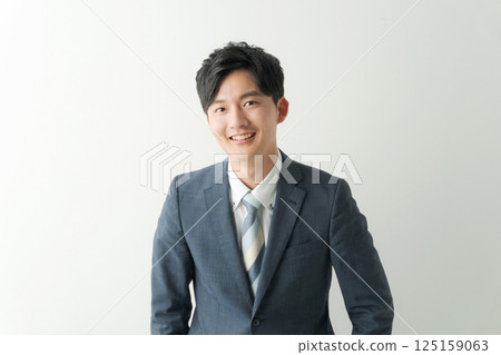 穿西裝的男人的肖像 穿西裝的男人的肖像 125159063