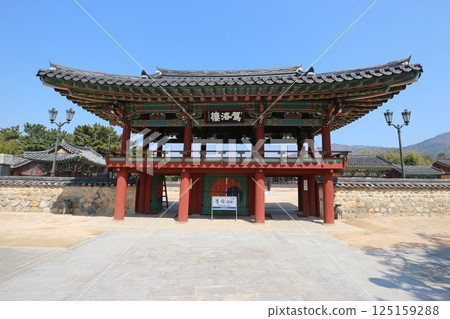 South Korea: Approach and gate to the tomb of King Suro 125159288