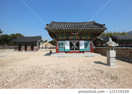 Buildings at the Tomb of King Suro 125159289