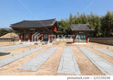 South Korea: Tomb of King Suro 125159290
