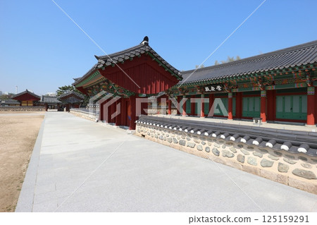 South Korea: Passageway of King Suro's Tomb 125159291