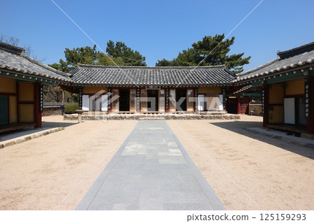 Royal Tomb of King Suro 125159293