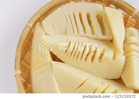 Boiled bamboo shoots 125159372