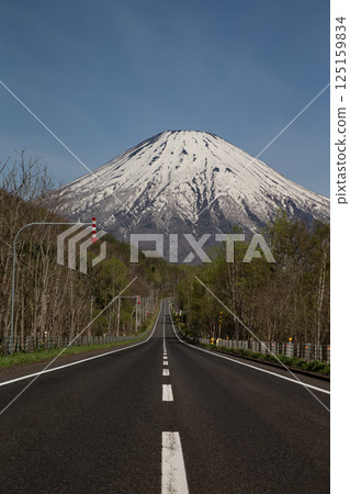 Road leading to Mt. Yotei 125159834