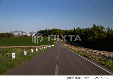 一條風景優美的道路 一條風景優美的道路 125159979