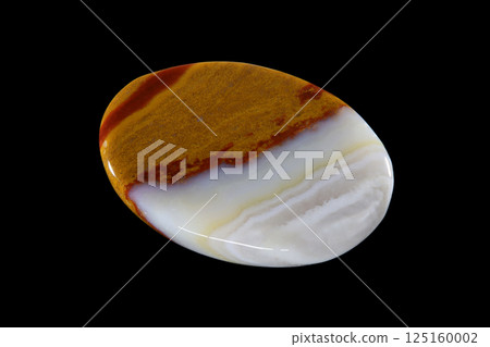 Mookite: A stone that harbors a landscape 125160002