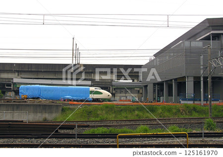 Tohoku-Joetsu Shinkansen 200 series train being prepared for transport to the Railway Museum Tohoku-Joetsu Shinkansen 200 series train being prepared for transport to the Railway Museum 125161970