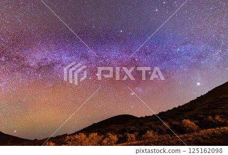 Starry sky at Mauna Kea Visitor Center, Big Island of Hawaii 125162098