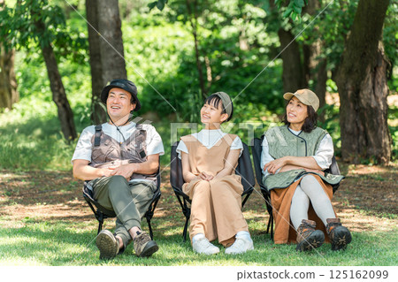 Parents and children/families chairing in parks and campsites Parents and children/families chairing in parks and campsites 125162099