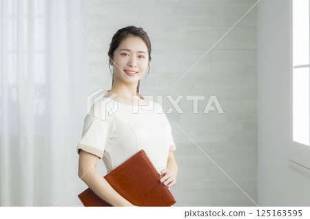 Aestheticians 125163595