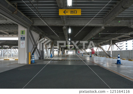 Shopping mall parking lots (indoor parking lots) Shopping mall parking lots (indoor parking lots) 125164116