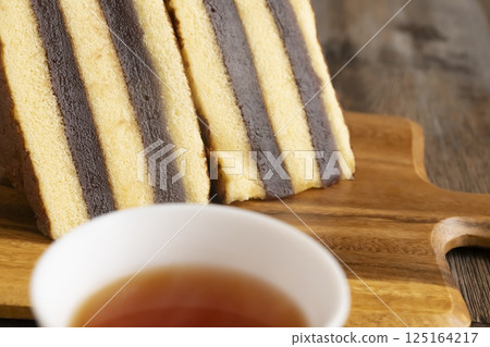 西伯利亞羊羹卡斯特拉 - 復古懷舊的糖果和茶 125164217