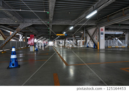商場停車場（室內停車場） 125164453
