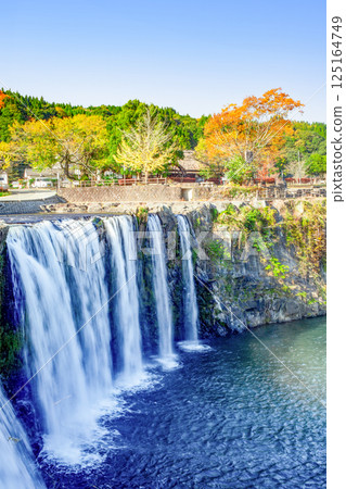 Harajiri Falls Autumn leaves 125164749